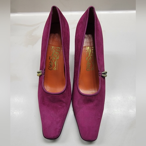 EUC Salvatore Ferragamo suede pumps. Beautiful magenta color. - Picture 6 of 6